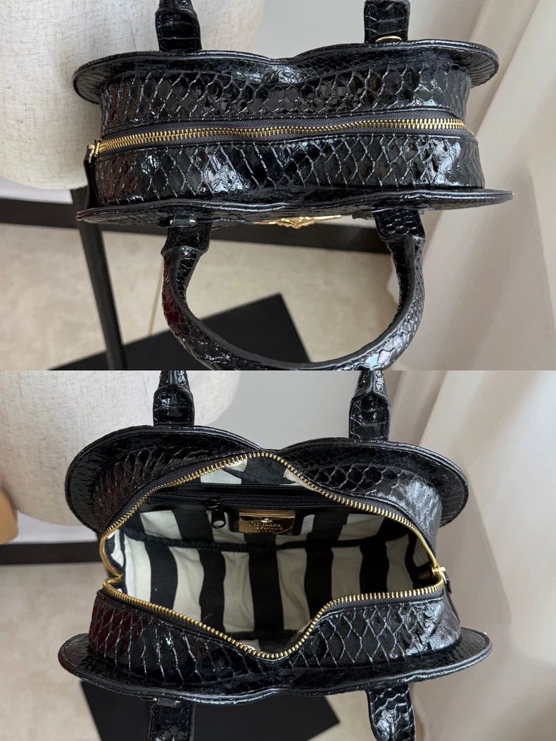 Vivienne Westwood Vivienne Westwood size 30*25cm Love Heart Crocodile Saturn Size ONE SIZE - 7 Thumbnail