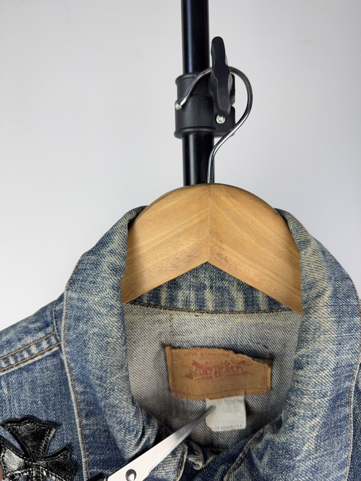 Levi's Vintage Clothing Vintage 90s Levi’s Chrome Hearts❗️Style Cross Denim Jacket Size US XS / EU 42 / 0 - 9 Thumbnail