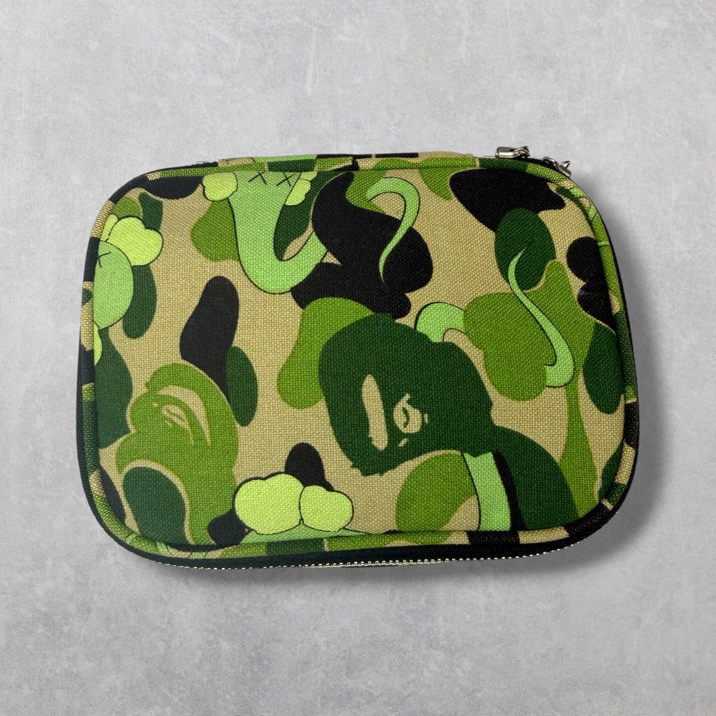 Bape × Kaws Bape x Kaws Zipper Pouch Size ONE SIZE - 4 Thumbnail