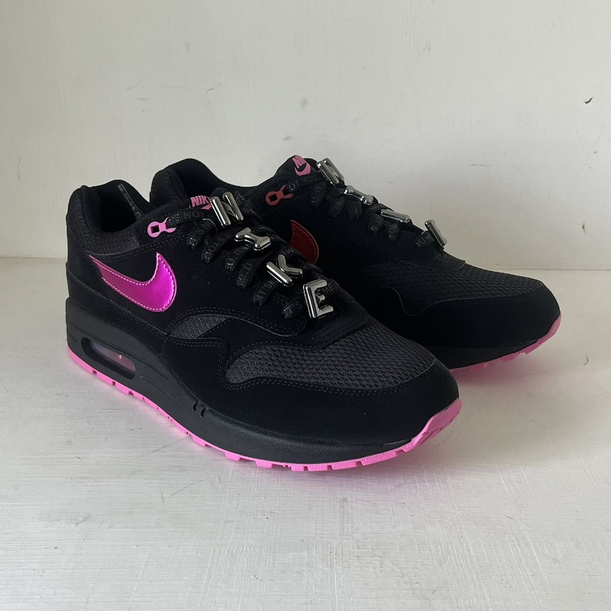 Nike Size 10.5 - Nike Air Max 1 Valentines Day Black/Playful Pink Size US 10.5 / EU 43-44 - 3 Thumbnail