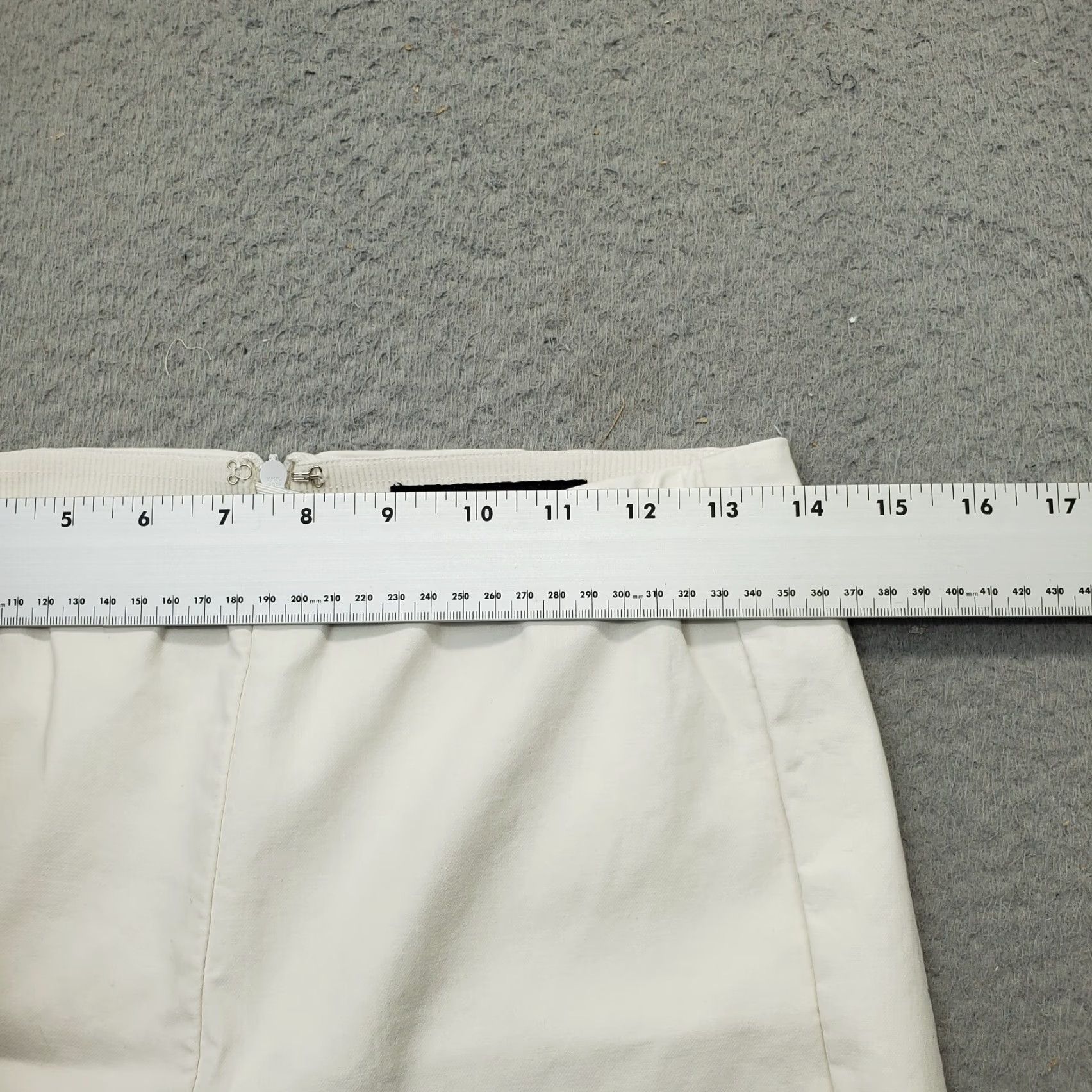 Rag & Bone Rag & Bone White Stretch Ankle Pants Womens Size 6 Flat Front Straight Back Zip 26 Inseam Size 28" / US 6 / IT 42 - 6 Thumbnail
