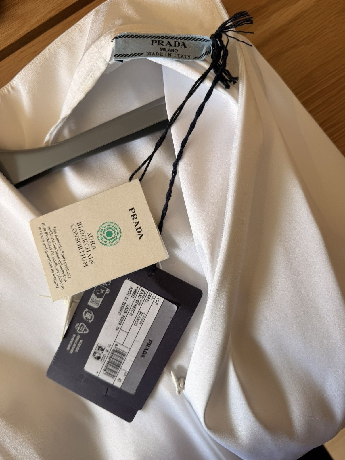Prada NWT Prada Stretch Satin Top Slim Fit Triangle Logo Size 40 Size S / US 4 / IT 40 - 10 Thumbnail