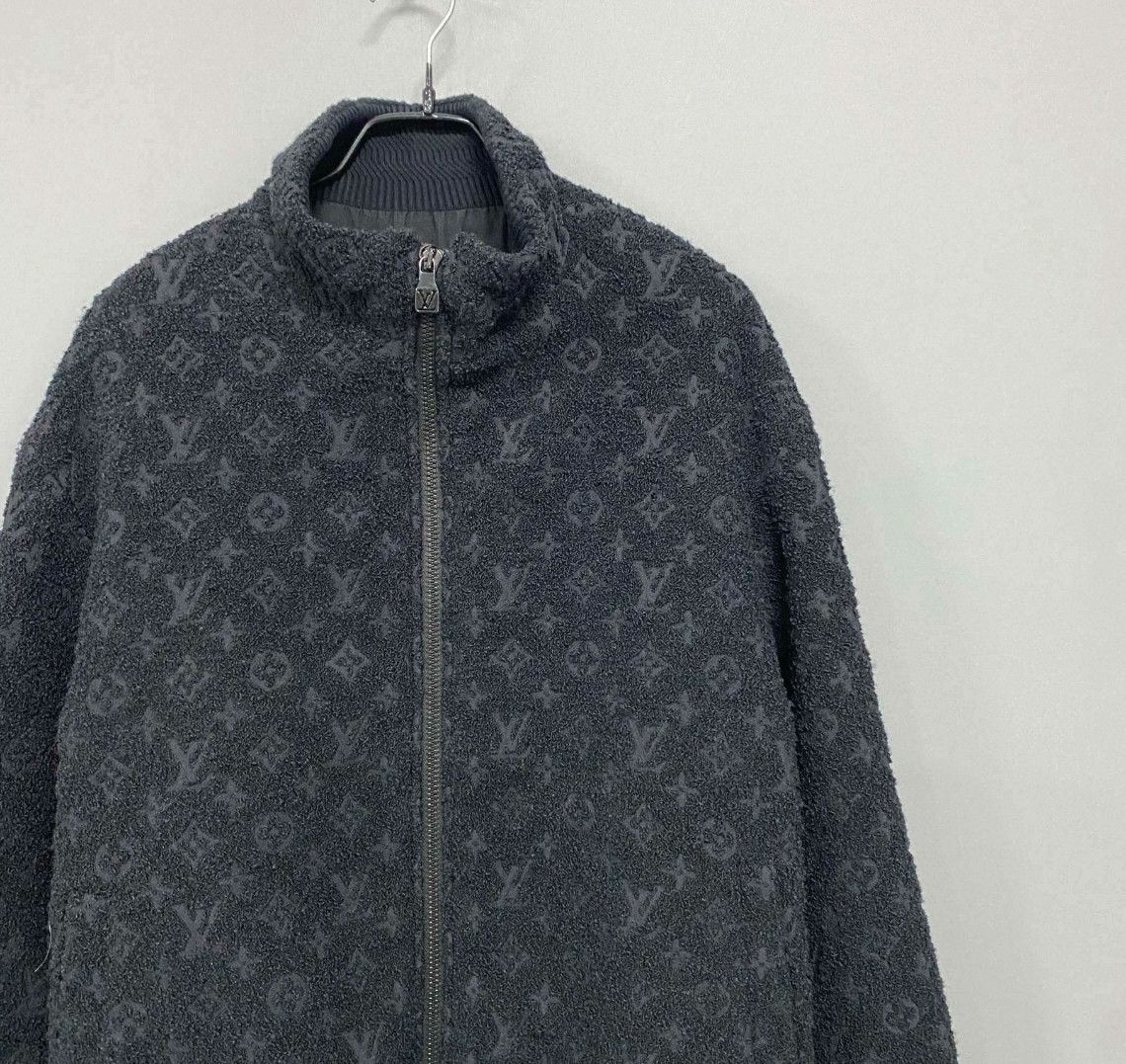 Louis Vuitton Louis Vuitton 24 black zippered belted fleece jacket Size US M / EU 48-50 / 2 - 2 Thumbnail