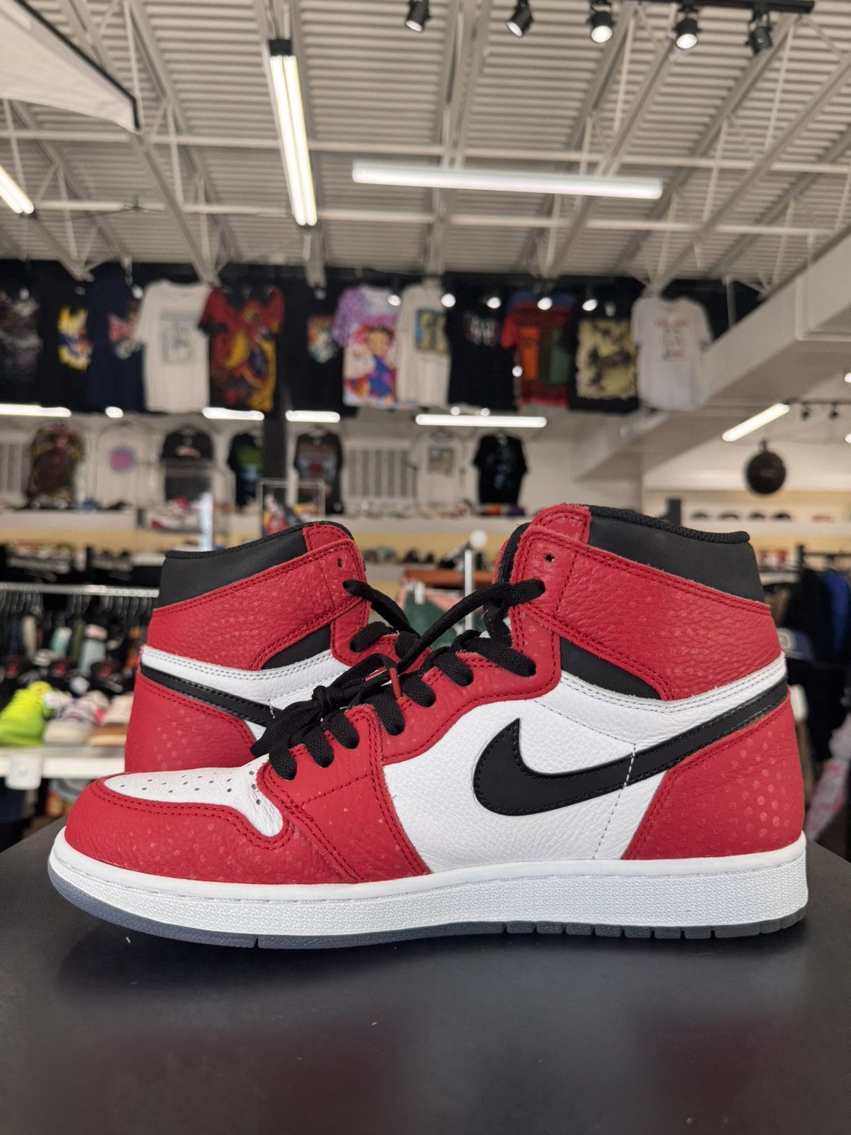 Jordan Brand Air Jordan 1 High Spider-Man Origin Story Size 10.5 (2018) Size US 10.5 / EU 43-44 - 4 Thumbnail