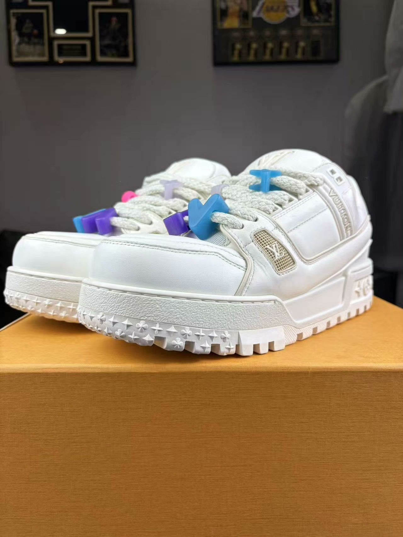 Louis Vuitton Louis Vuitton Training White Lowtop Sneakers 9 Men Size US 9 / EU 42 - 1 Thumbnail