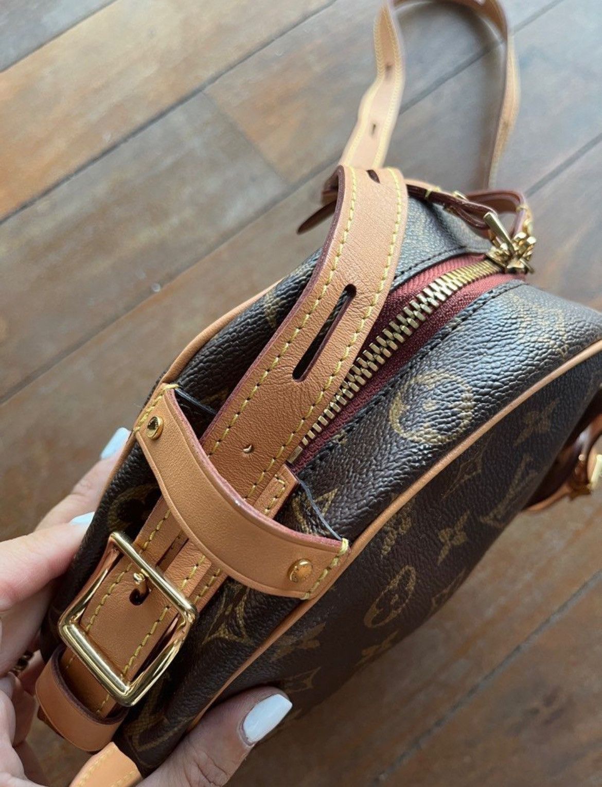 Louis Vuitton Louis Vuitton Boite Chapeau Souple (Monogram) Bag Size ONE SIZE - 4 Thumbnail