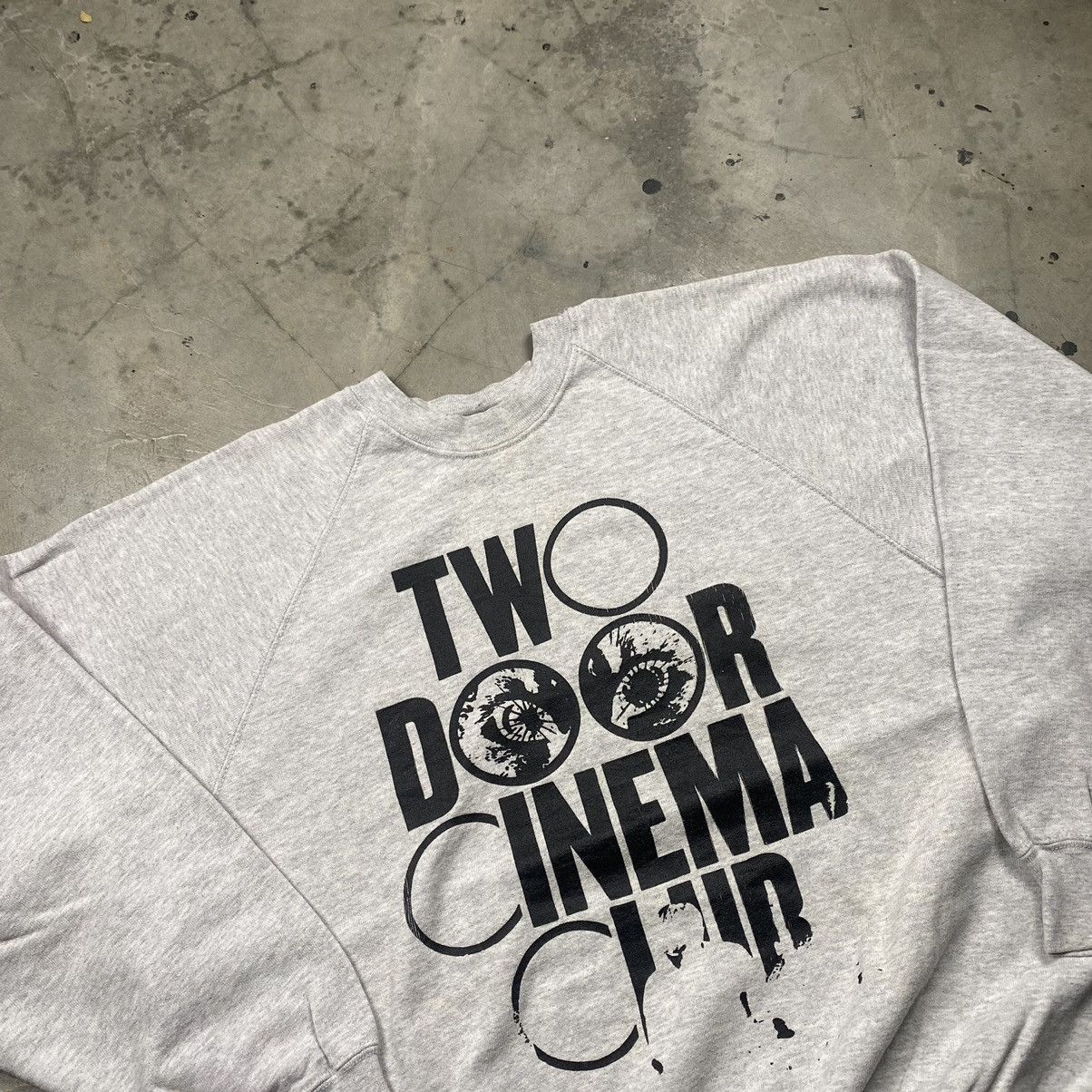 Band Tees y2k Two Door Cinema Club Band Crewneck Size US L / EU 52-54 / 3 - 6 Thumbnail