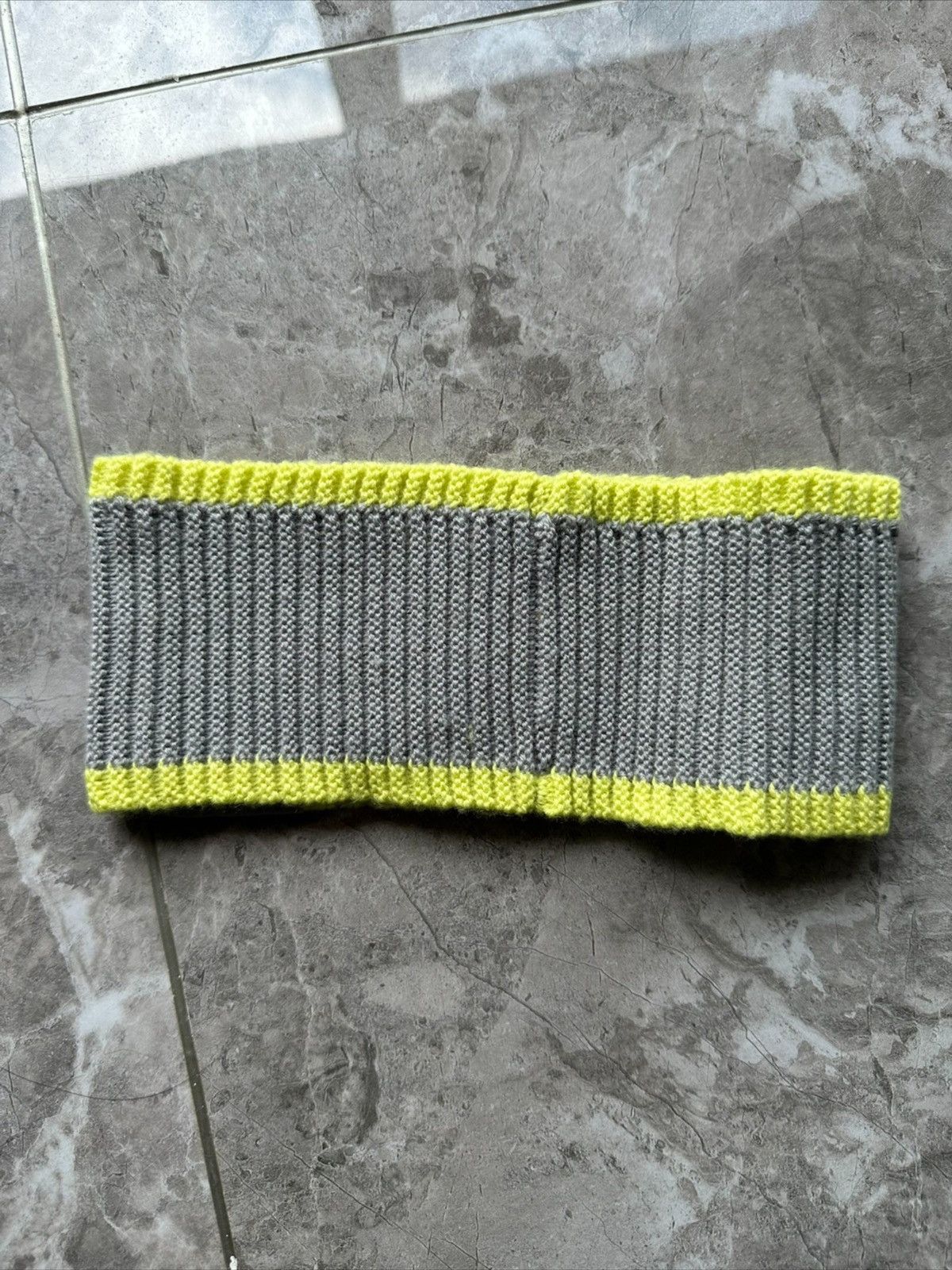 Louis Vuitton ヘアバンド グレー カシミア Louis Vuitton Yellow Grey Knit Headband