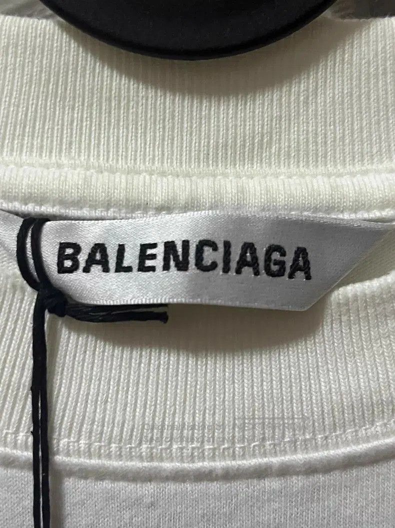 Balenciaga Balenciaga White Distressed Castle T-shirt. Size US XXS / EU 40 - 5 Thumbnail
