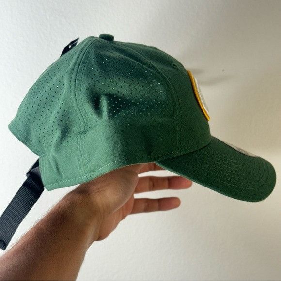 NFL NWT NEW ERA GREEN BAY PACKERS NFL LASER CUT MESH TRAINING CO Size ONE SIZE - 4 Thumbnail