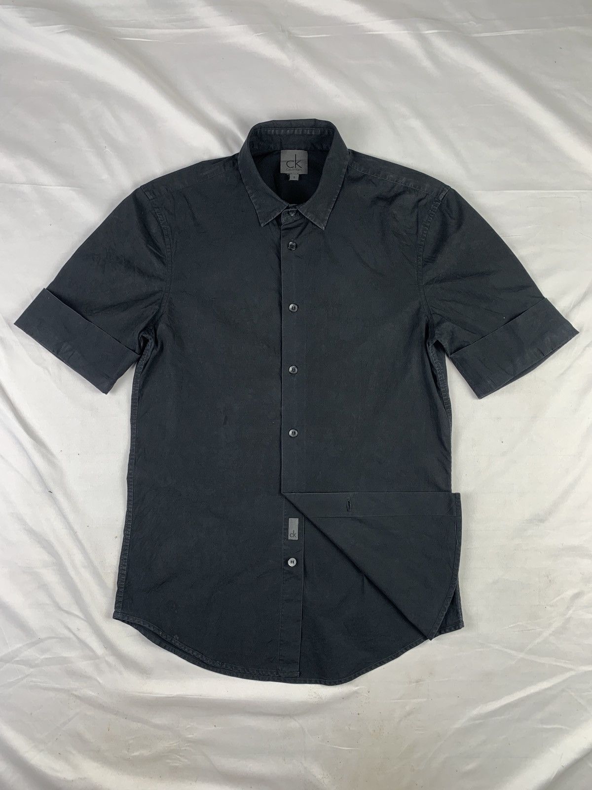 Calvin Klein 2000s Calvin Klein Basic Muscle Fitted Half Sleeve Shirt Size US S / EU 44-46 / 1 - 1 Thumbnail