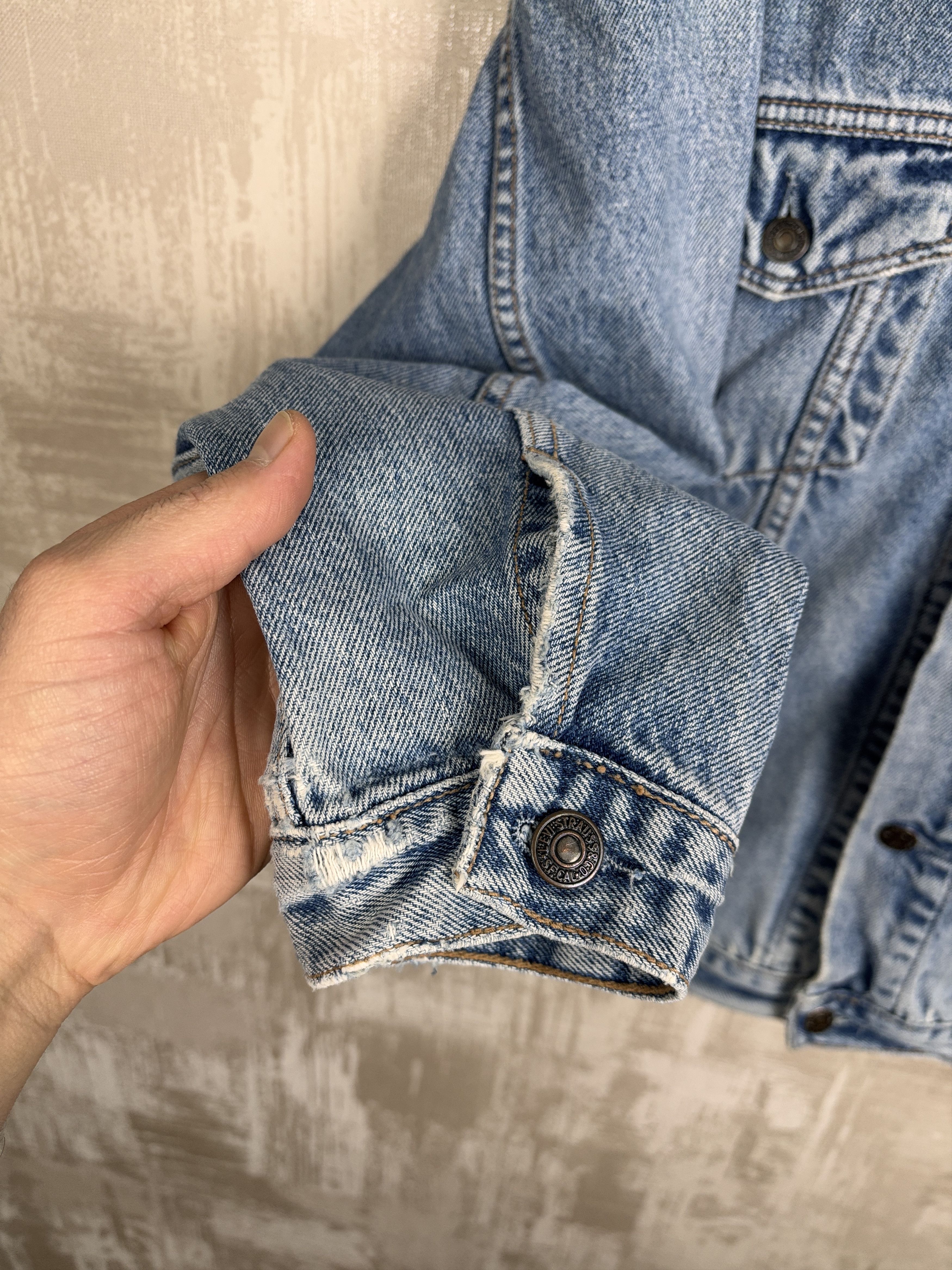 Levi's Vintage Levi's 70503 02 Distressed Denim Trucker Jacket Size US XL / EU 56 / 4 - 14 Thumbnail