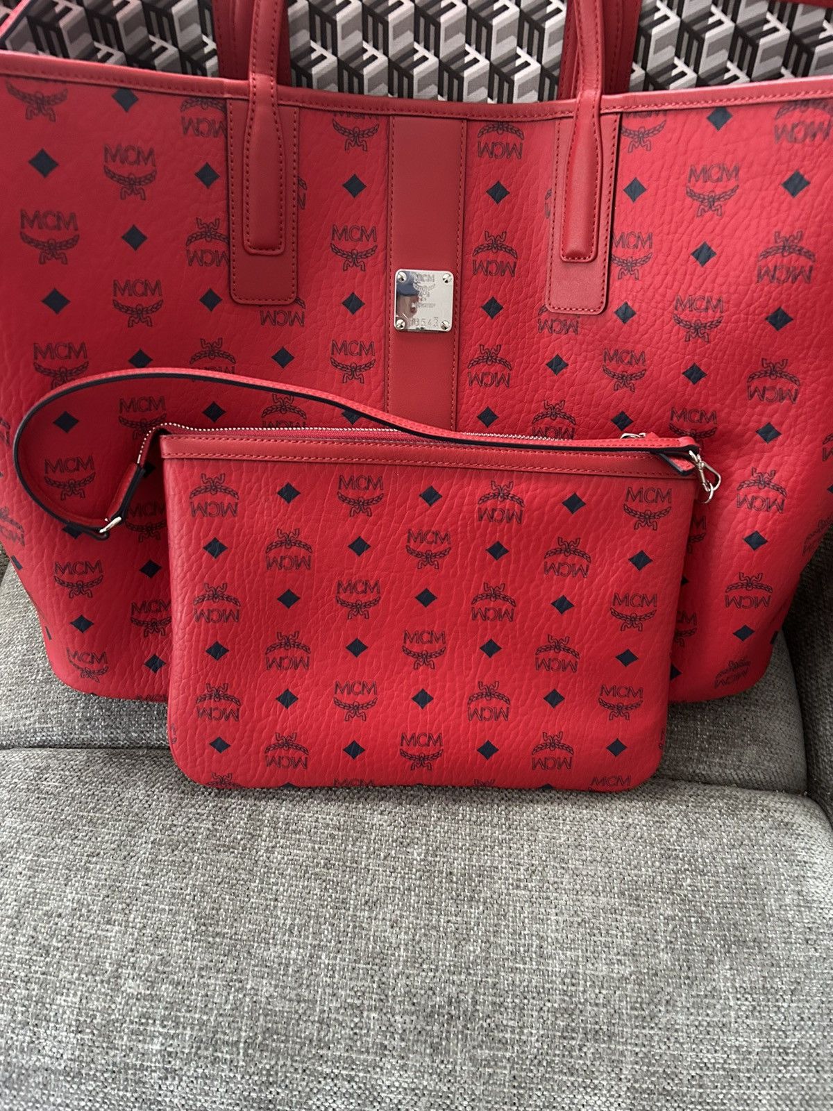 MCM Large Liz Reversible Shopper - Candy Red Size ONE SIZE - 3 Thumbnail