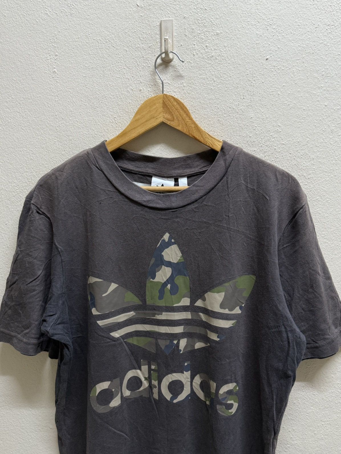 Adidas Sun faded🔥Adidas Camo Biglogo Tshirt Size US M / EU 48-50 / 2 - 5 Thumbnail