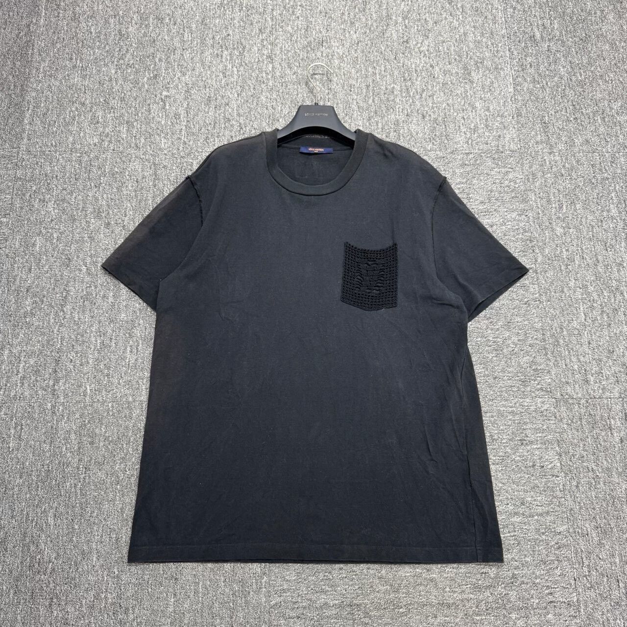Louis Vuitton louis vuitton short sleeve pocket t-shirt. Size US L / EU 52-54 / 3 - 1 Thumbnail