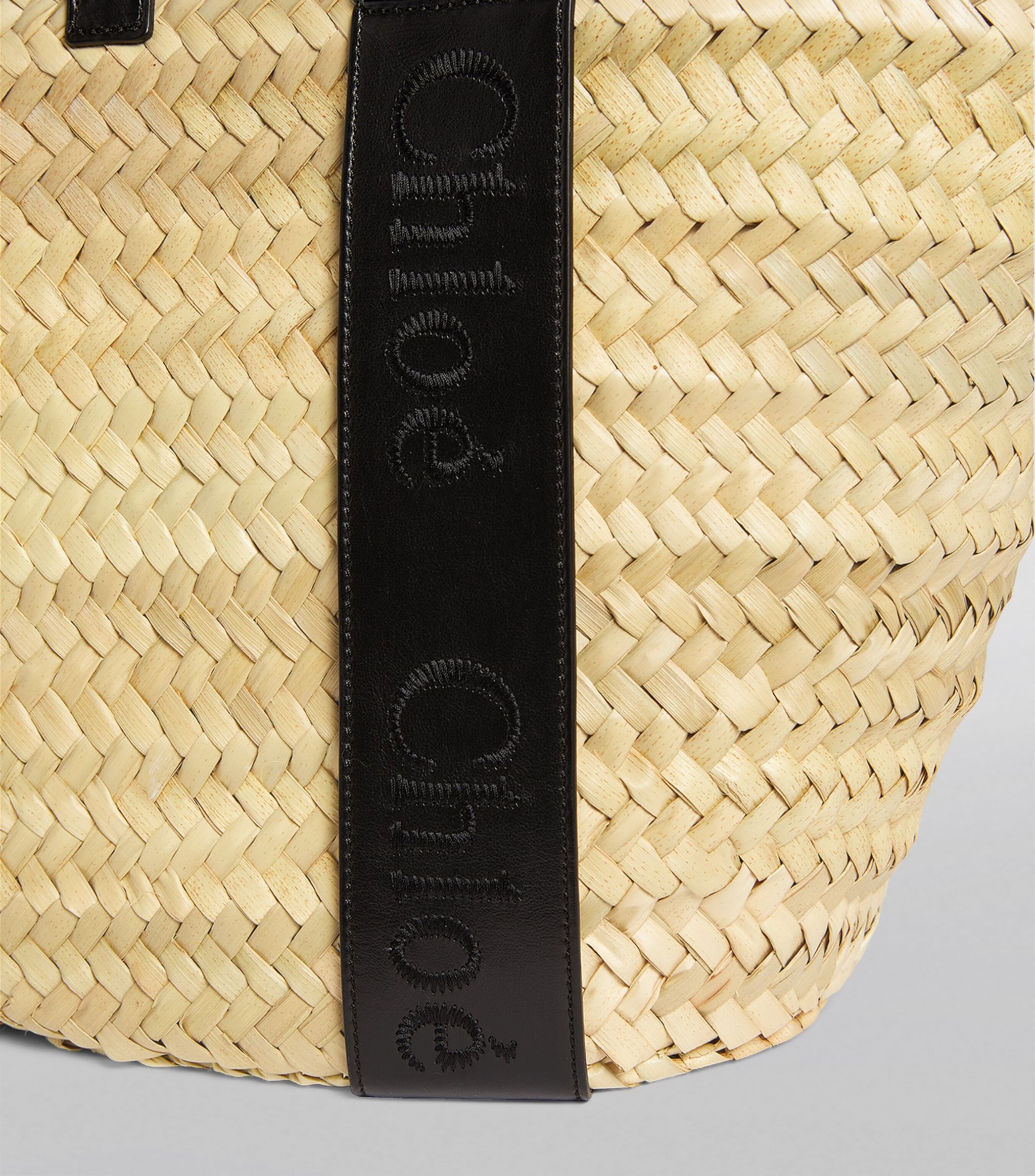 Chloe o1loc1c0625 Size: OS / Sense Medium Bucket in Black Size ONE SIZE - 6 Thumbnail