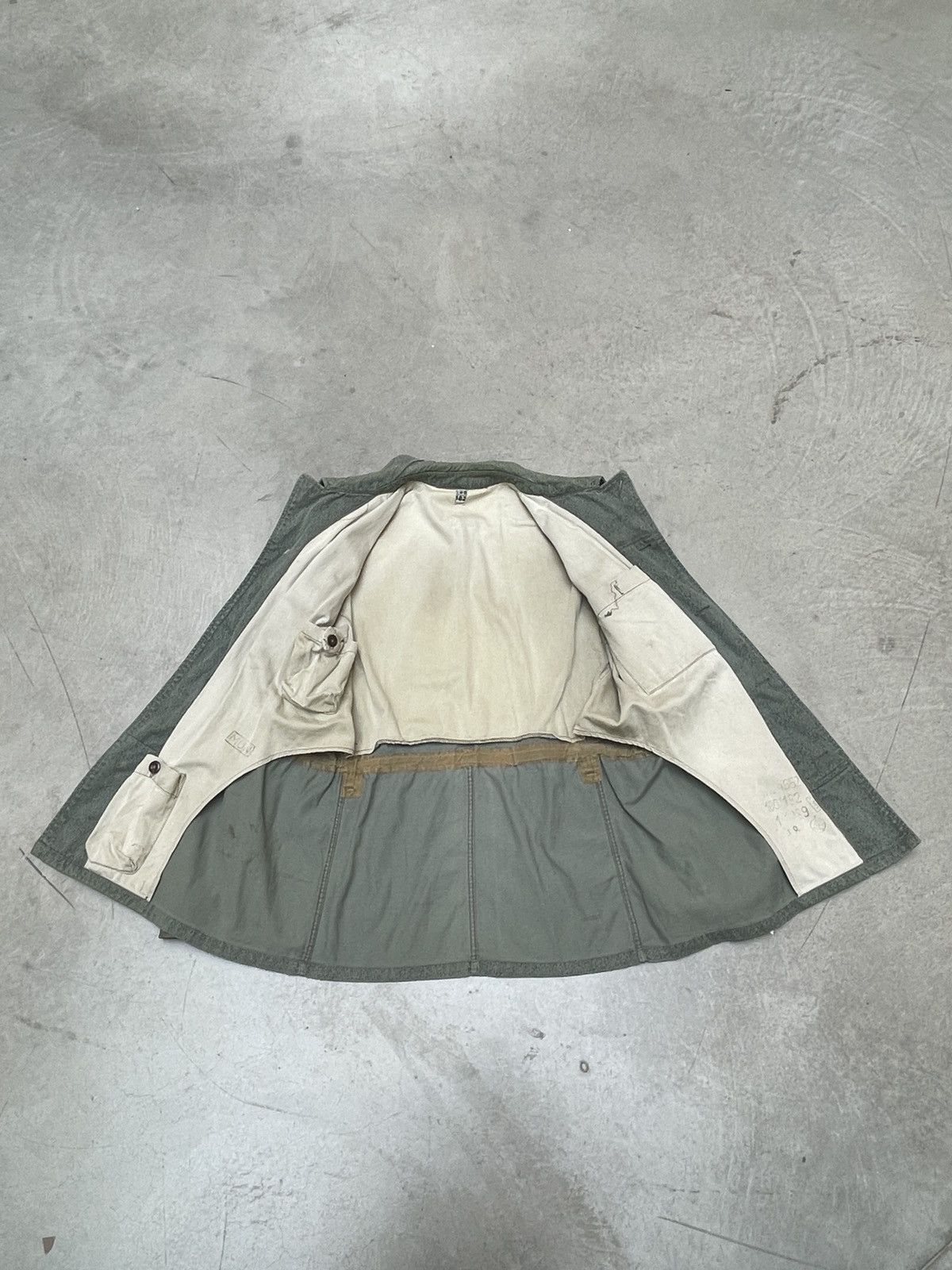Vintage Late 60s DDR Rain Camo Chore Jacket Size L/XL Size US L / EU 52-54 / 3 - 4 Thumbnail