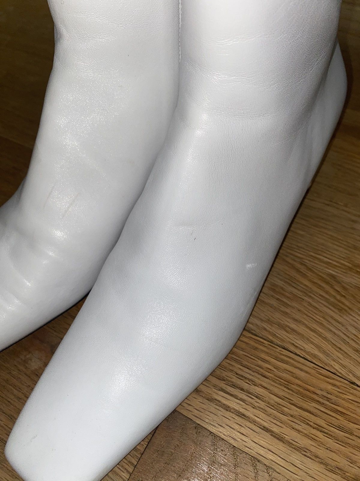 Balenciaga Authentic Balenciaga Typo BB White Leather Ankle Boots 38.5 Size US 8.5 / IT 38.5 - 7 Thumbnail