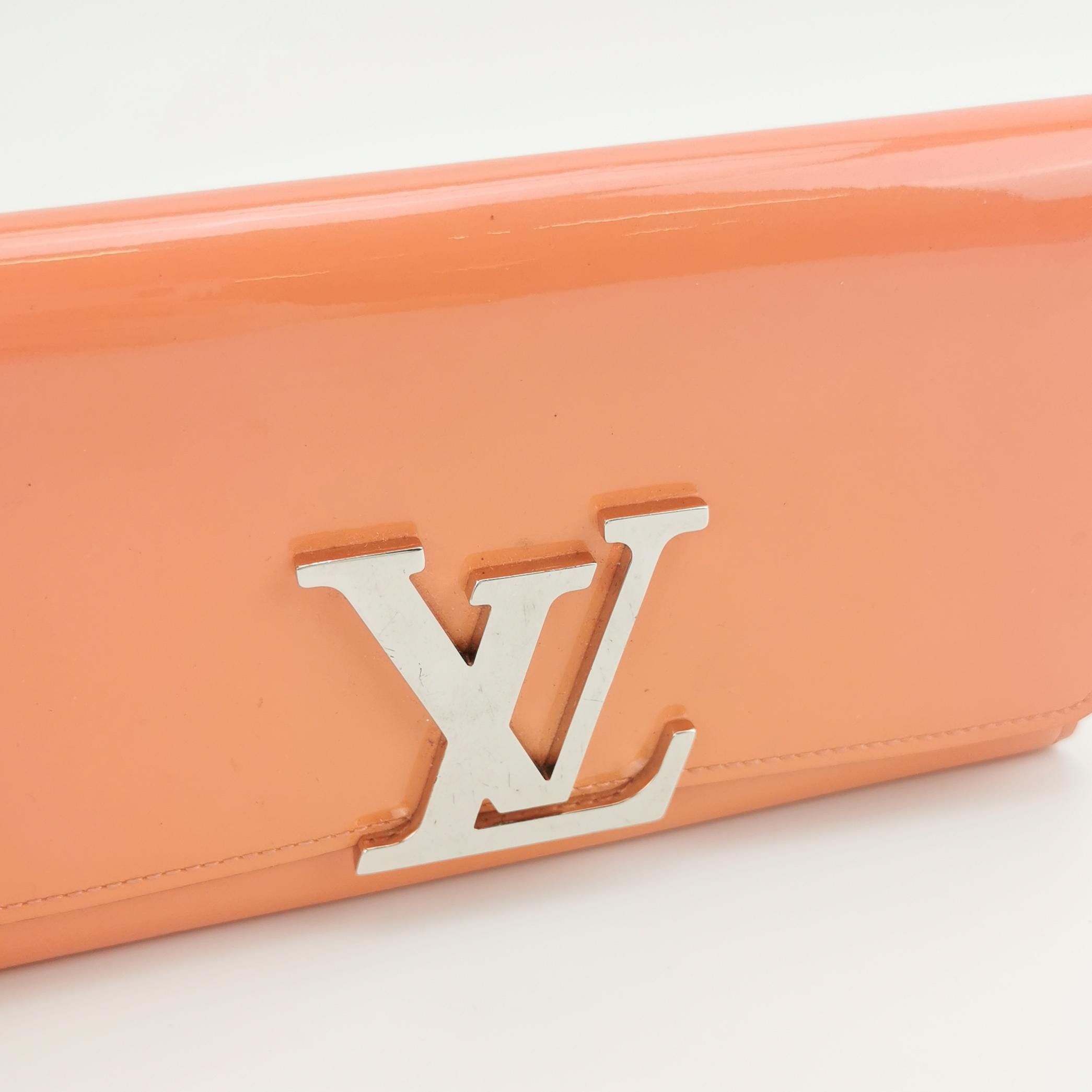 Louis Vuitton Louis Vuitton (LV) Chain Louise Patent Leather Solid LV Log Size ONE SIZE - 1 Thumbnail
