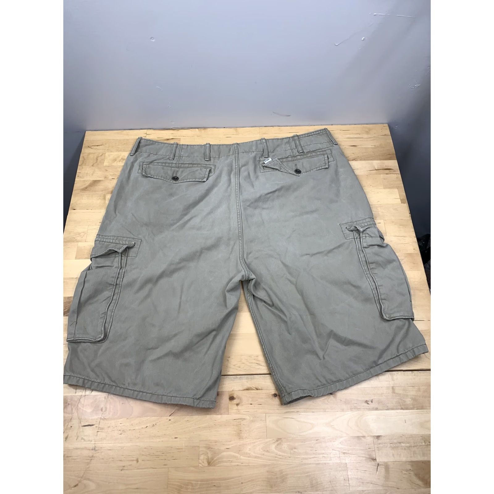 Levi's Levi's Cargo Shorts Mens 40 Beige Casual Pockets Casual Cargo Shorts 40 Beige Mens — Levi's Size US 40 / EU 56 - 2 Thumbnail