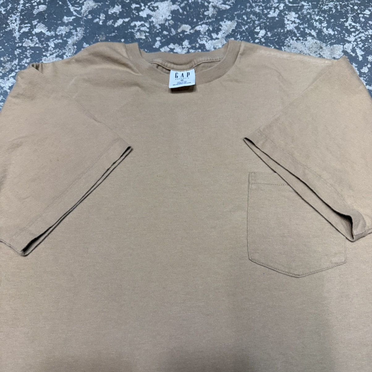Unsound Rags Vintage Gap Tan Blank 90s Single Stitch Pocket Tshirt Size US M / EU 48-50 / 2 - 3 Thumbnail
