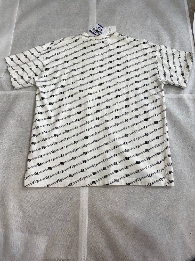 Balenciaga Balenciaga Short sleeve with white lock and full printed l Size US M / EU 48-50 / 2 - 2 Thumbnail