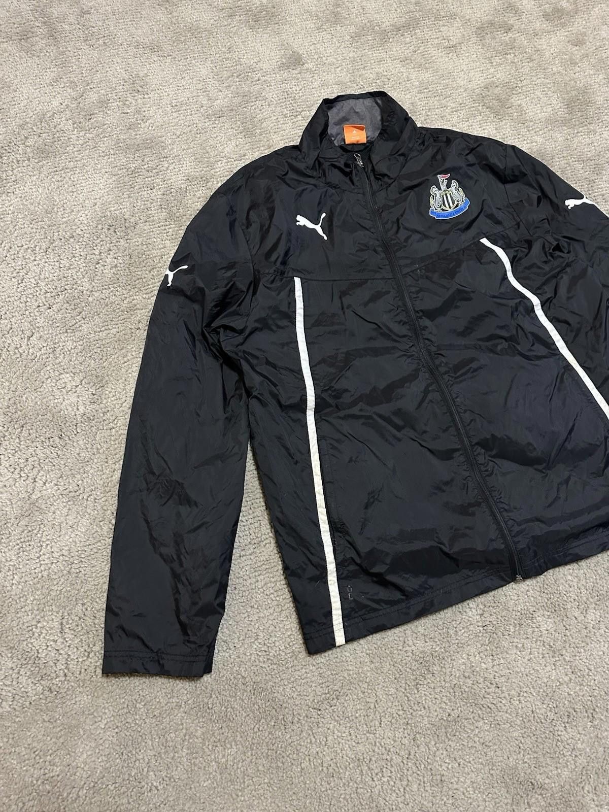 Puma PUMA NEWCASTLE UNITED FOOTBALL SOCCER RAIN JACKET XLARGE Size US XL / EU 56 / 4 - 2 Thumbnail