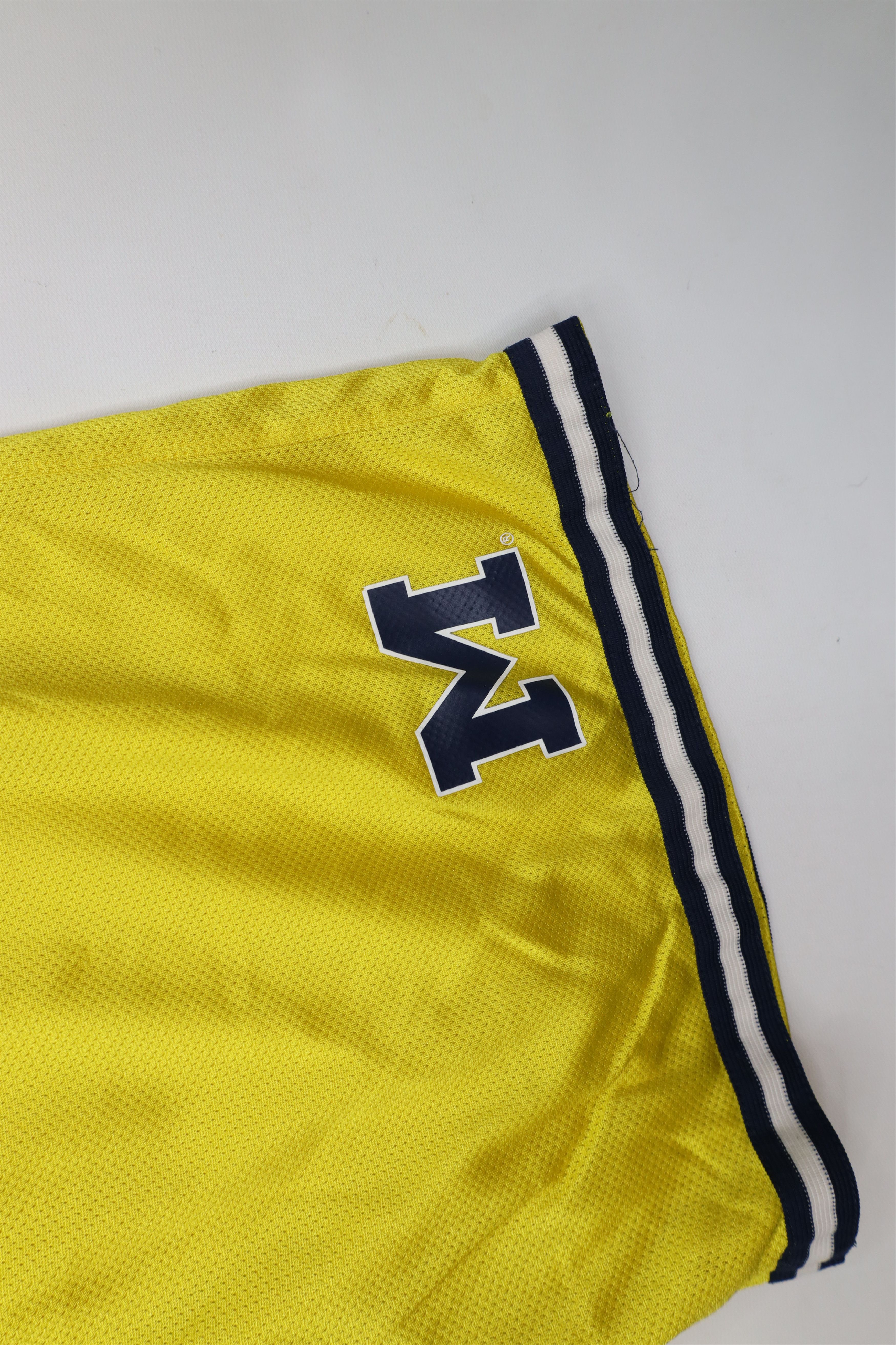 Adidas × Vintage Adidas University of Michigan Basketball Shorts Yellow Size US 34 / EU 50 - 5 Thumbnail