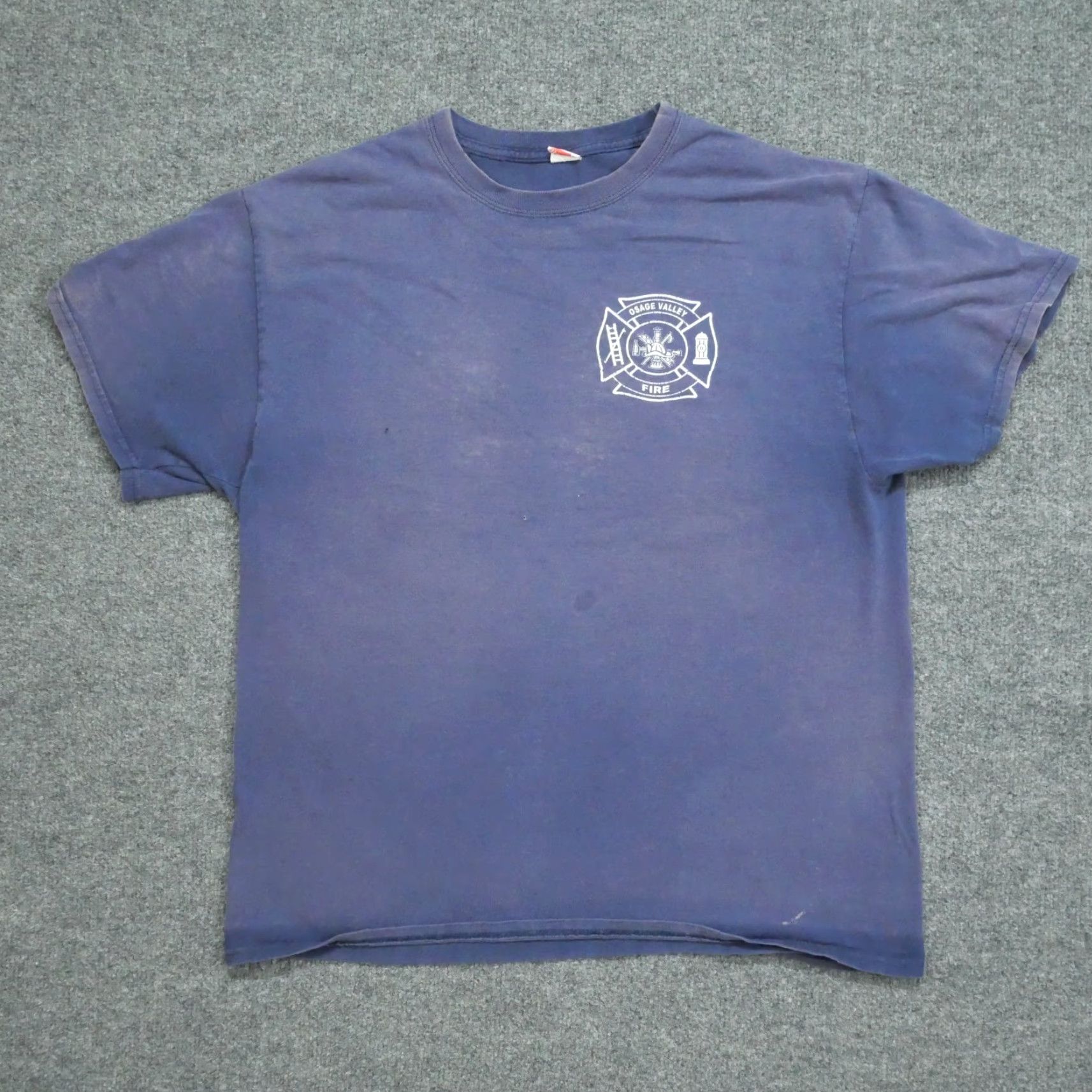 Hanes VINTAGE Hanes T-Shirt Blue Fire Department Men L Crew Neck Short Sleeve Distressed Graphic Print Faded 90s Size L Size US L / EU 52-54 / 3 - 2 Thumbnail