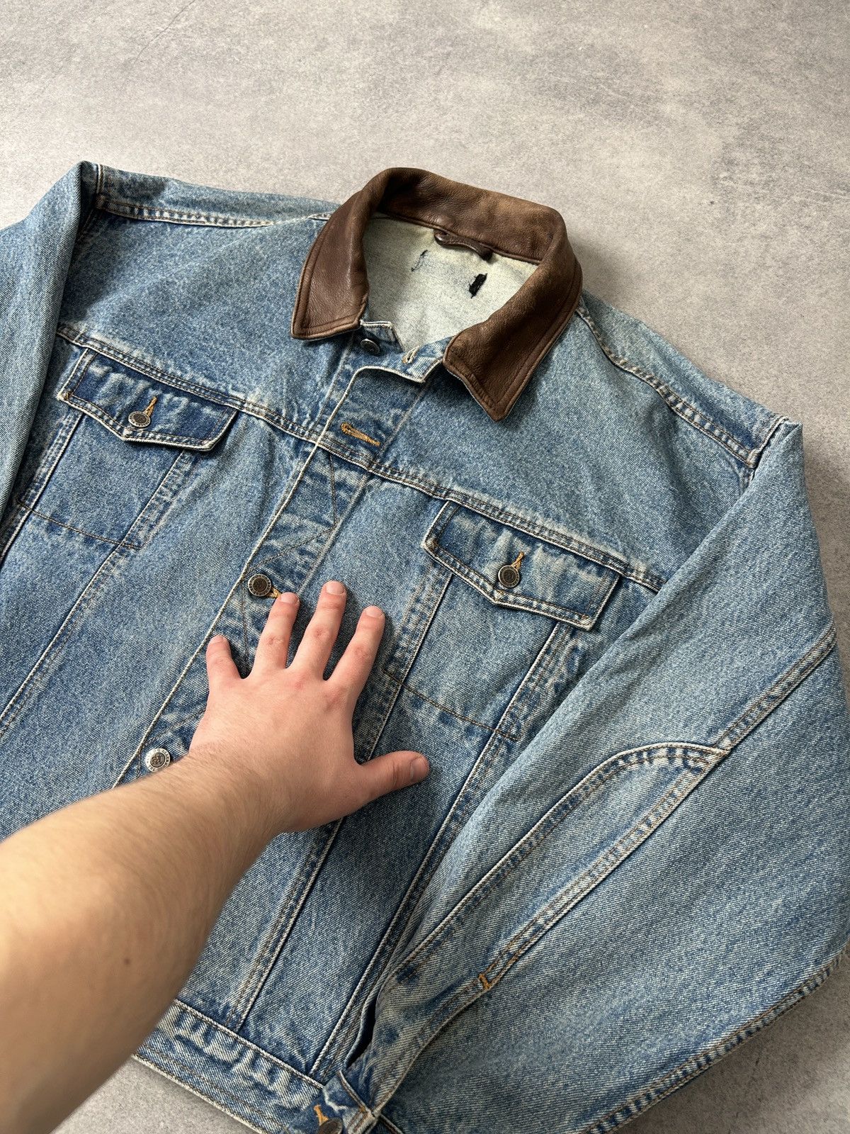 Warner Bros Vintage Outlaw Taz big logo denim jeans jacket mens Size US L / EU 52-54 / 3 - 5 Thumbnail