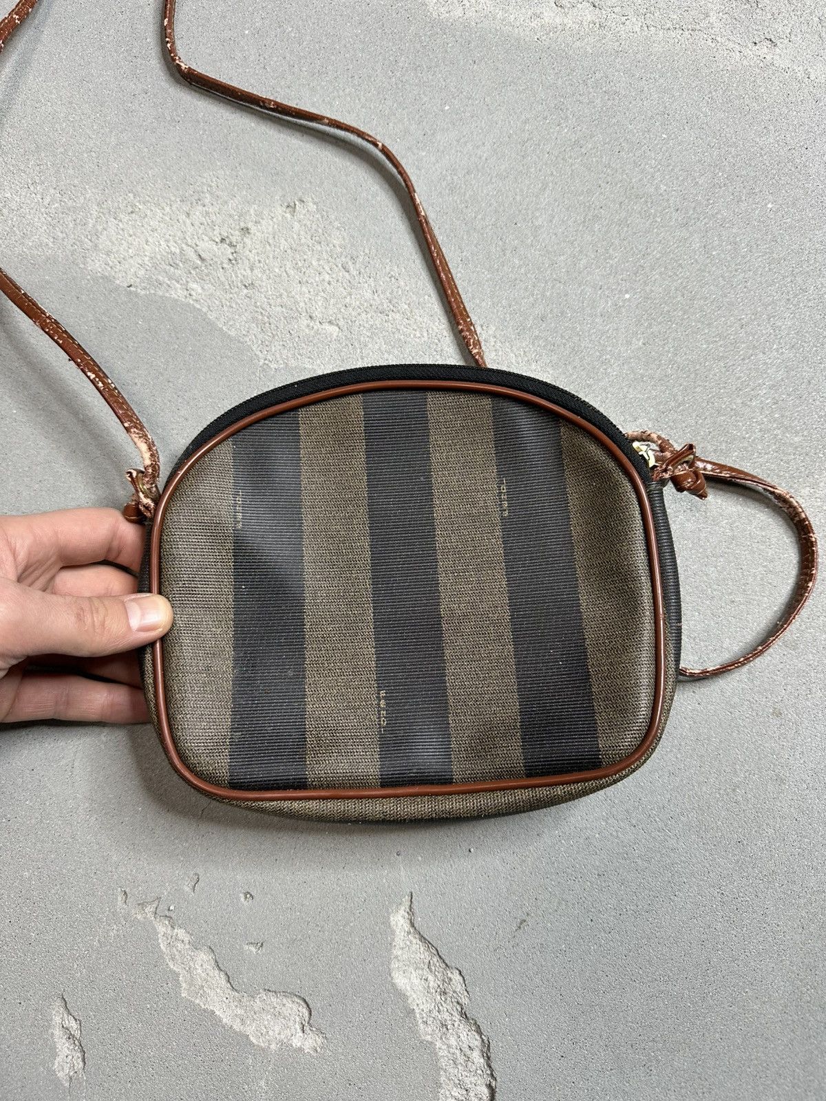 Fendi × Vintage Vintage 70s 80s fendi monogram messenger bag Size ONE SIZE - 2 Thumbnail