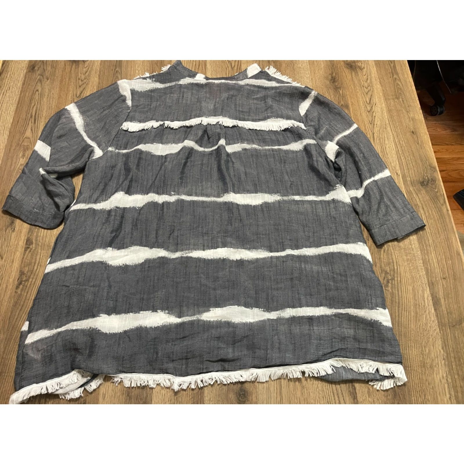 Vintage Lularoe Dress Women's Plus 2XL Grey White Long Sleeve V-Neck Dress Shirt Dress 2XL Women Casual Knee Length White V-Neck Pullover Solid Pattern Size XXL / US 16-18 / IT 52-54 - 2 Thumbnail