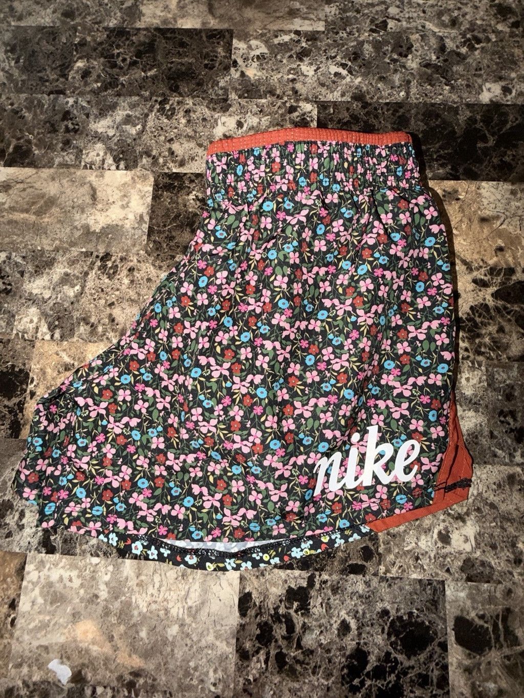 Nike NIKE 10k WOMENS LINED SHORT 3.5” FLORAL SIZE SMALL Size 27" / US 4 / IT 40 - 5 Thumbnail
