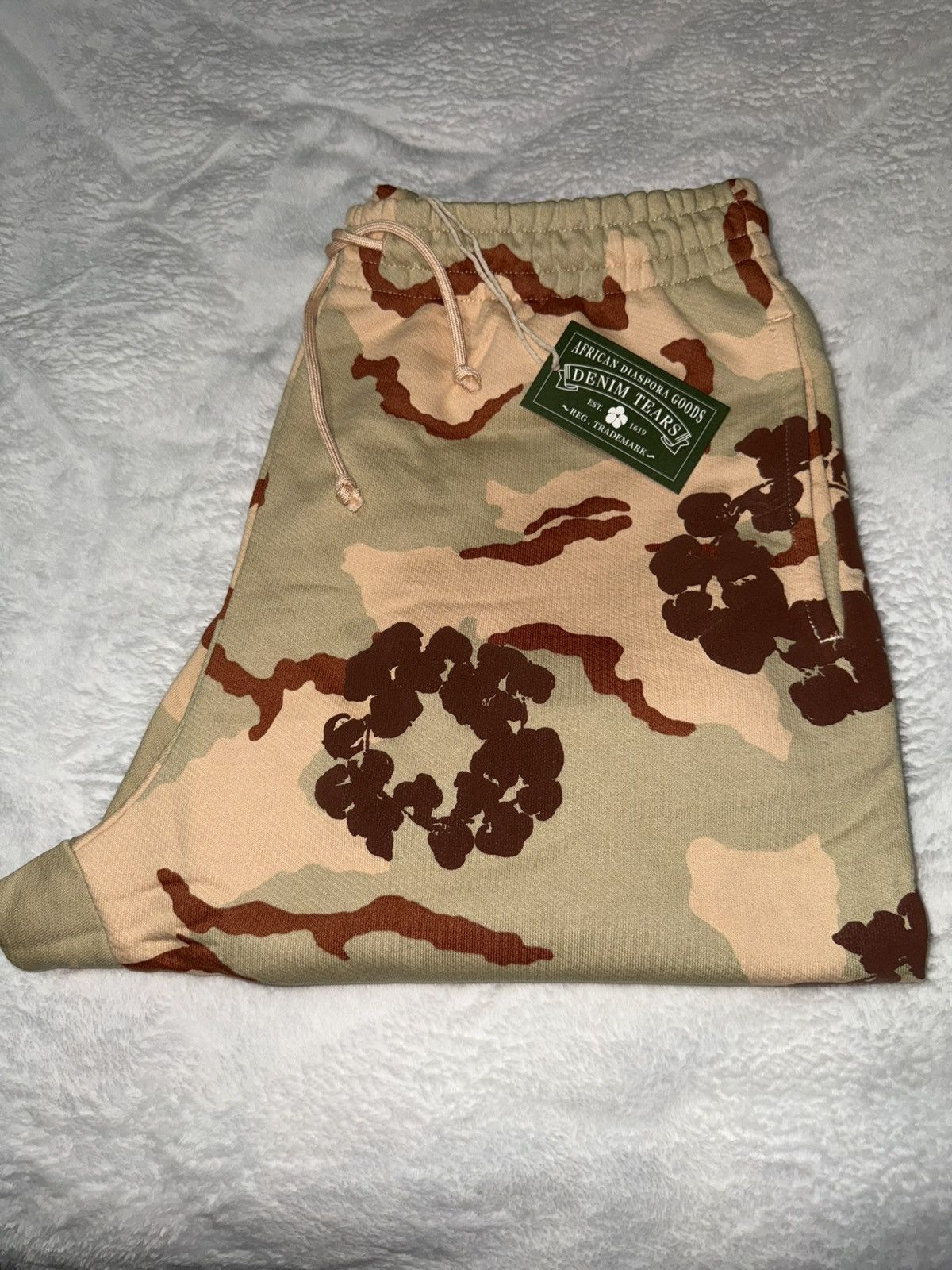 DENIM TEARS Denim Tears Camo Wreath Sweatpants Desert Storm Tan sz L Size US 34 / EU 50 - 10 Thumbnail