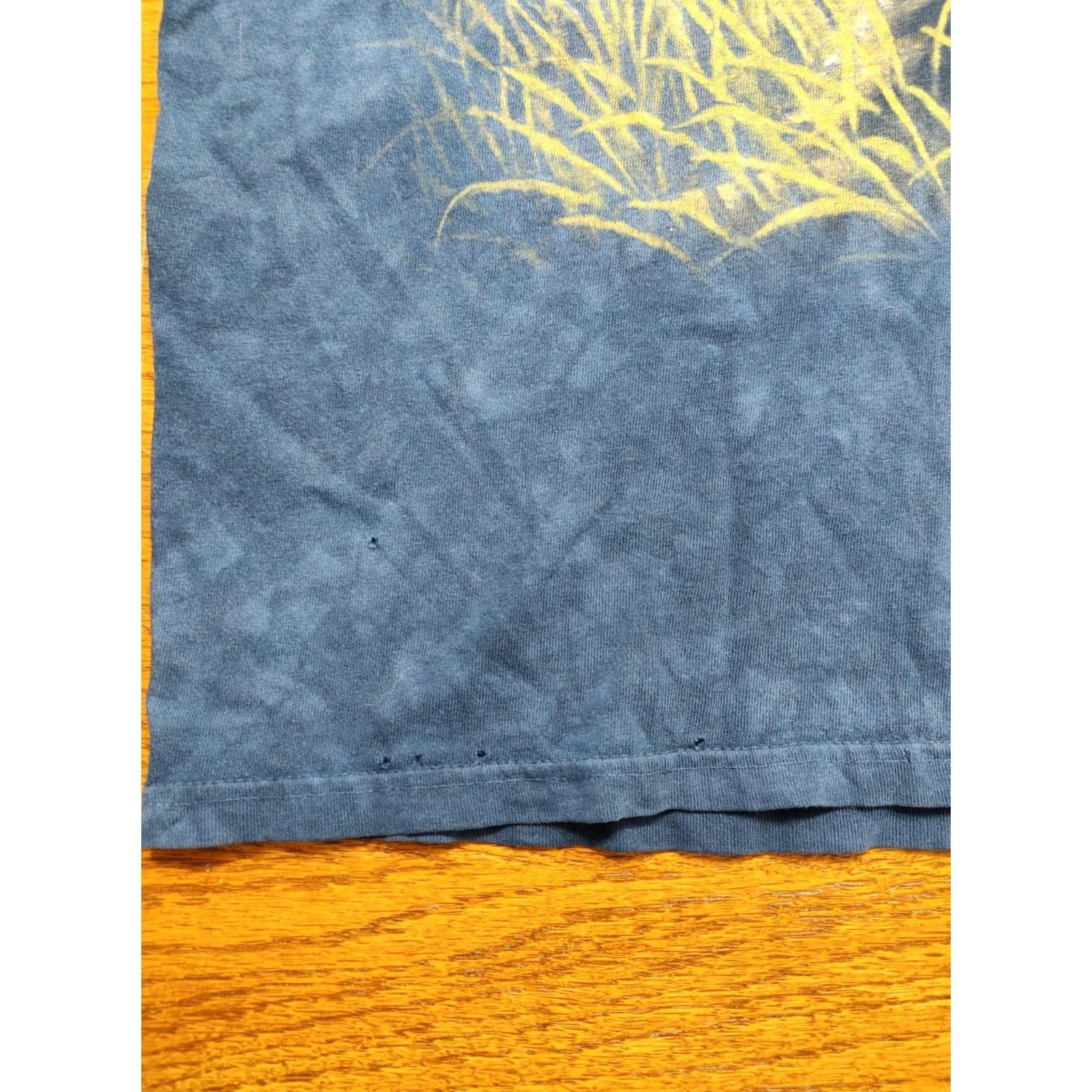 The Mountain VINTAGE The Mountain T Shirt Blue Lion Moon Mens Large USA Made Distressed Size US L / EU 52-54 / 3 - 7 Thumbnail