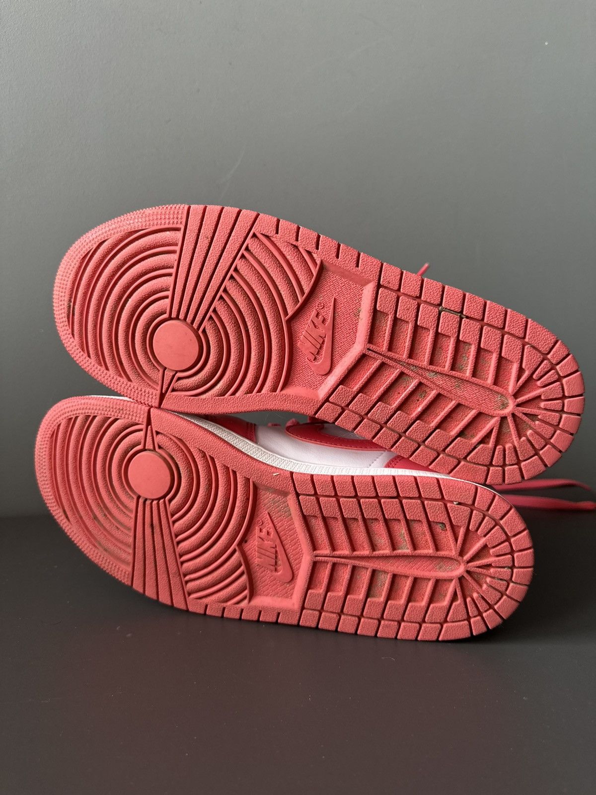 Jordan Brand Nike Jordan 1 Mid Strawberries And Cream Size 39 Size US 9 / IT 39 - 8 Thumbnail