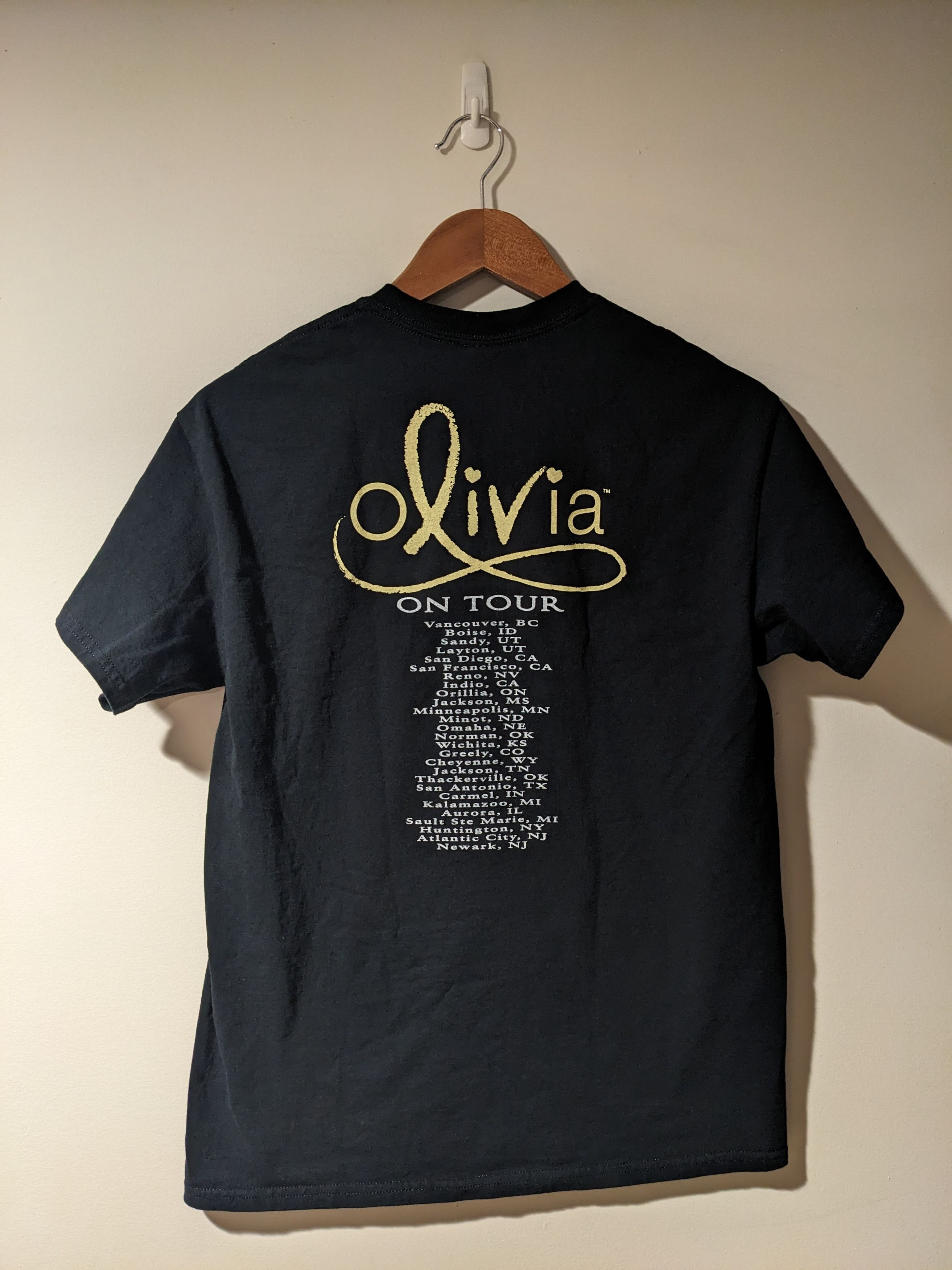 Band Tees × Vintage Vintage Y2K Olivia Newton On Tour Country Singer T-Shirt Size US M / EU 48-50 / 2 - 4 Thumbnail