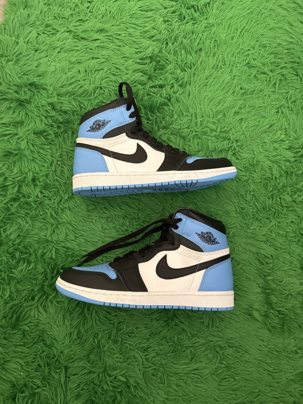 Nike Jordan 1 Retro High “University Blue” Size US 8 / EU 41 - 1 Thumbnail