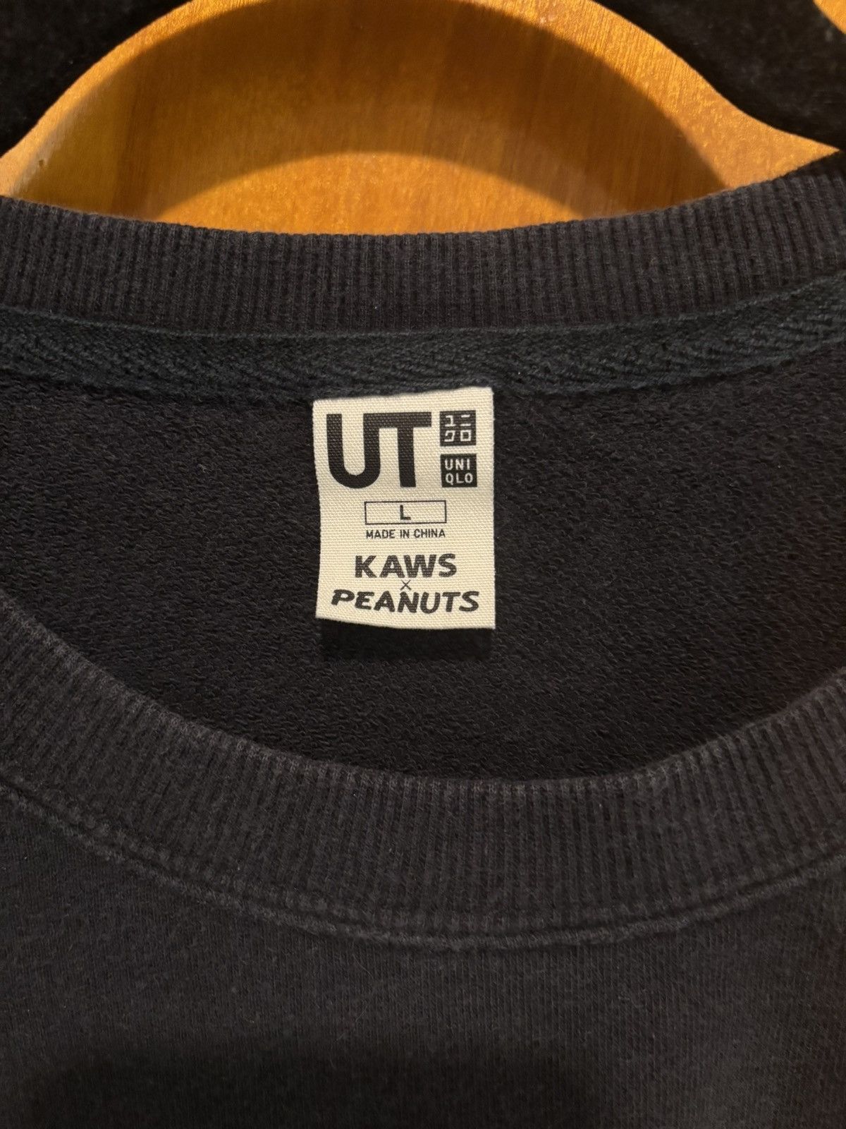 Kaws × Uniqlo Kaws x Uniqlo Crewneck Size US L / EU 52-54 / 3 - 2 Thumbnail