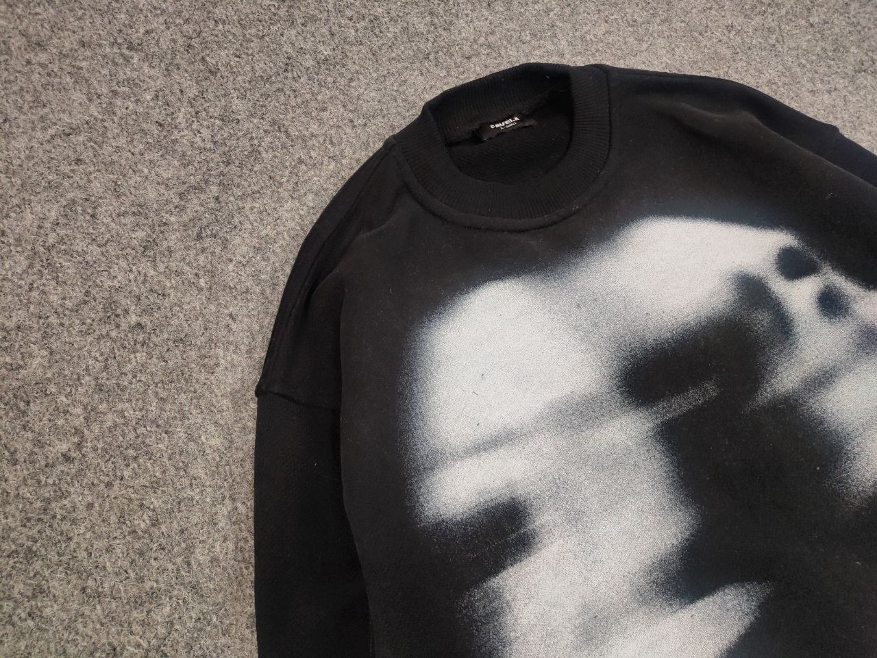 FAVELA Favela Design Oversized Face Graphic Sweatshirt Raf Style Size US S / EU 44-46 / 1 - 7 Thumbnail