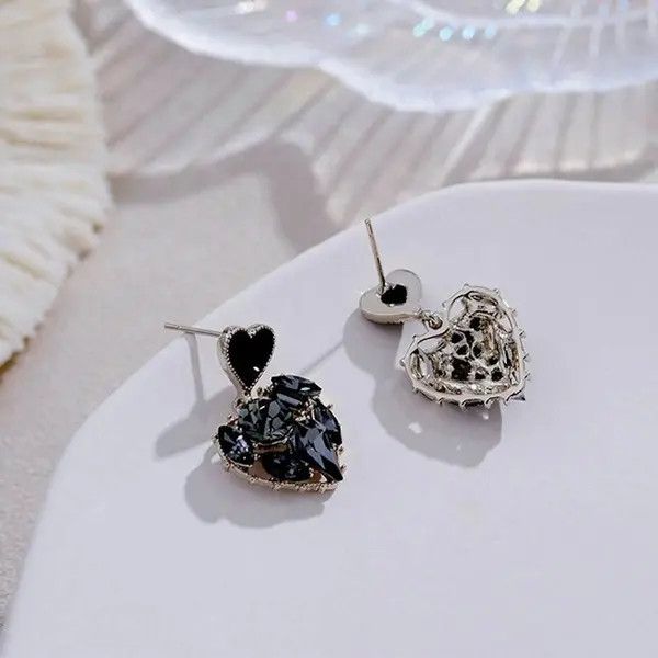 Other Women's Black Crystal Love Heart Dangle Drop Earrings Size ONE SIZE - 3 Thumbnail