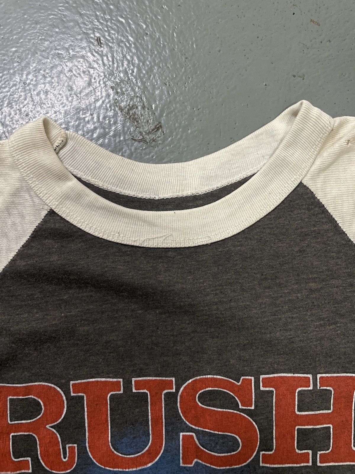 Band Tees × Vintage Vintage 80s Rush “MOVING PICTURES” Tour Raglan Band Tees Size US S / EU 44-46 / 1 - 3 Thumbnail