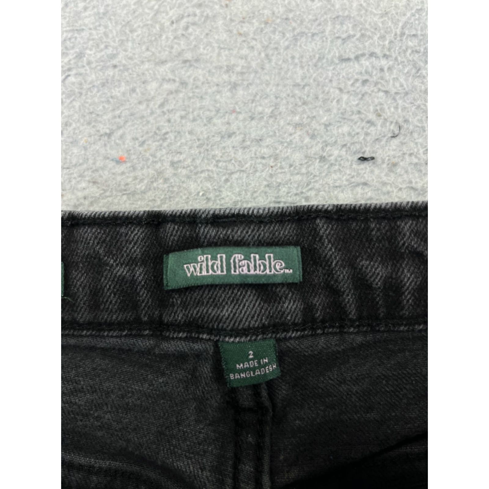 Vintage WILD FABLE Women's Black Denim Cut-Off Shorts Size 2 Distressed Floral Embroidered Regular Fit 6" Inseam Size 26" / US 2 / IT 38 - 7 Thumbnail