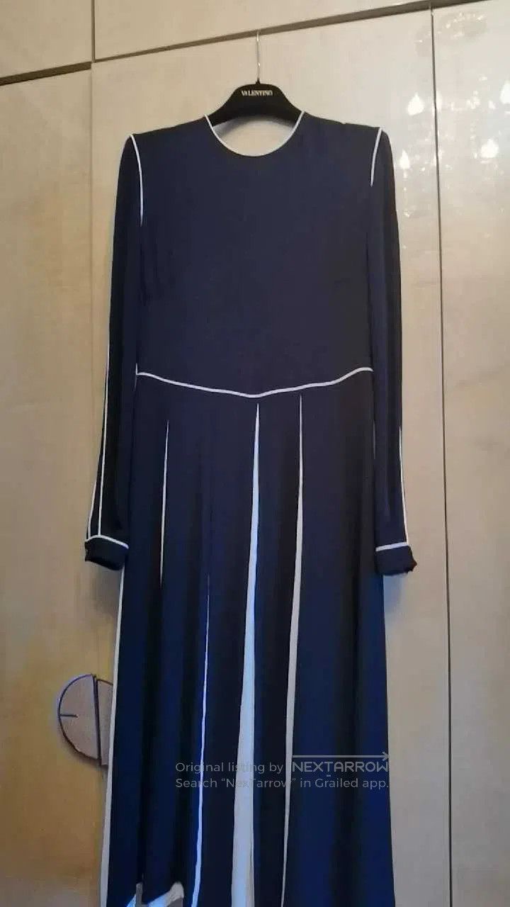 Valentino Valentino Silk dress Size L / US 10 / IT 46 - 1 Thumbnail