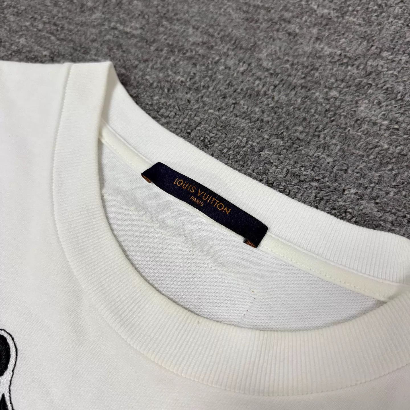 Louis Vuitton LV White Graffiti Letter Print SS Tee M 97 New Size US M / EU 48-50 / 2 - 6 Thumbnail