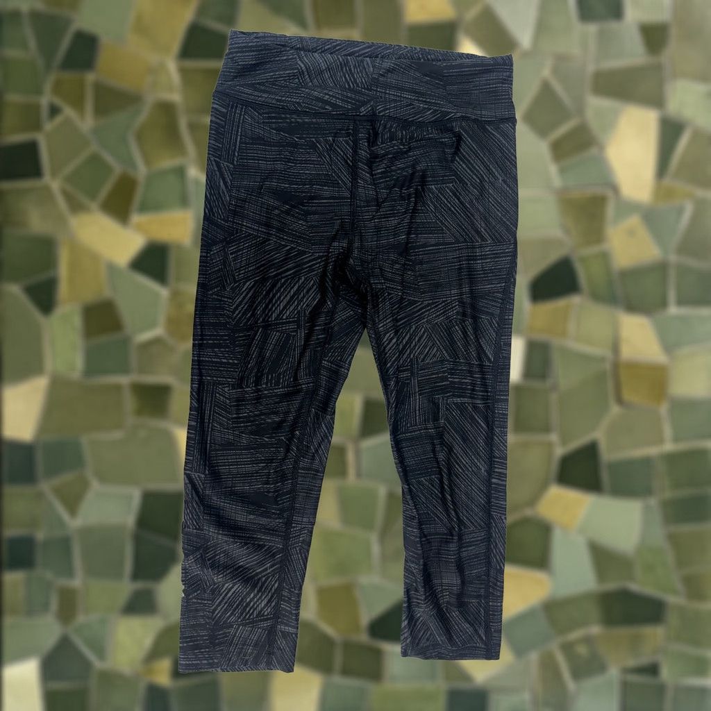 Under Armour Under Armour Womens Capris Size Small Black Grey Compression Legging Heatgear Capris Ladies S Black Grey Compression Legging Heatgear Size 28" / US 6 / IT 42 - 1 Thumbnail