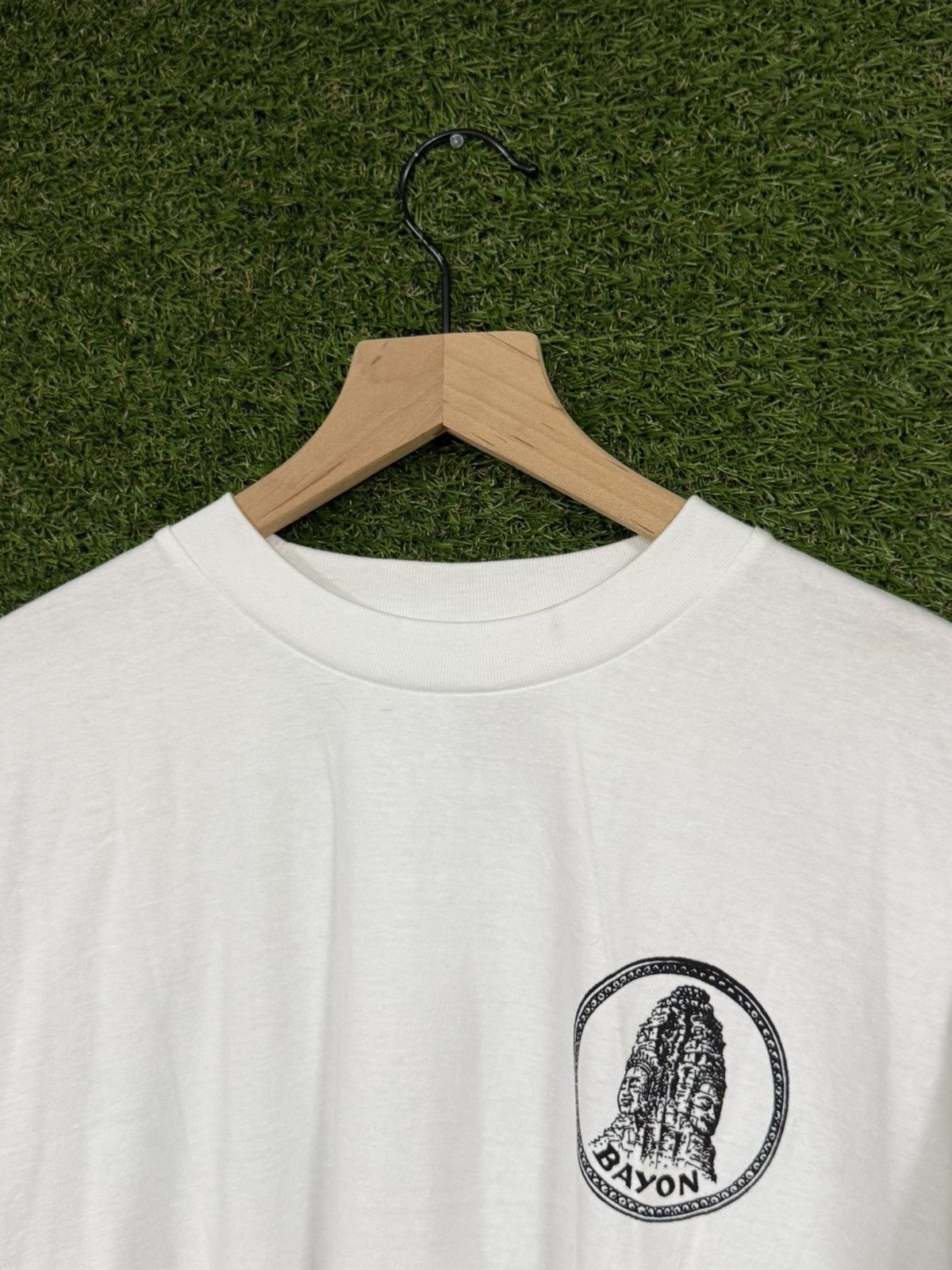 Vintage Vintage Cambodian Temple Ancient Buddhist Buddha Tee White Size US L / EU 52-54 / 3 - 4 Thumbnail