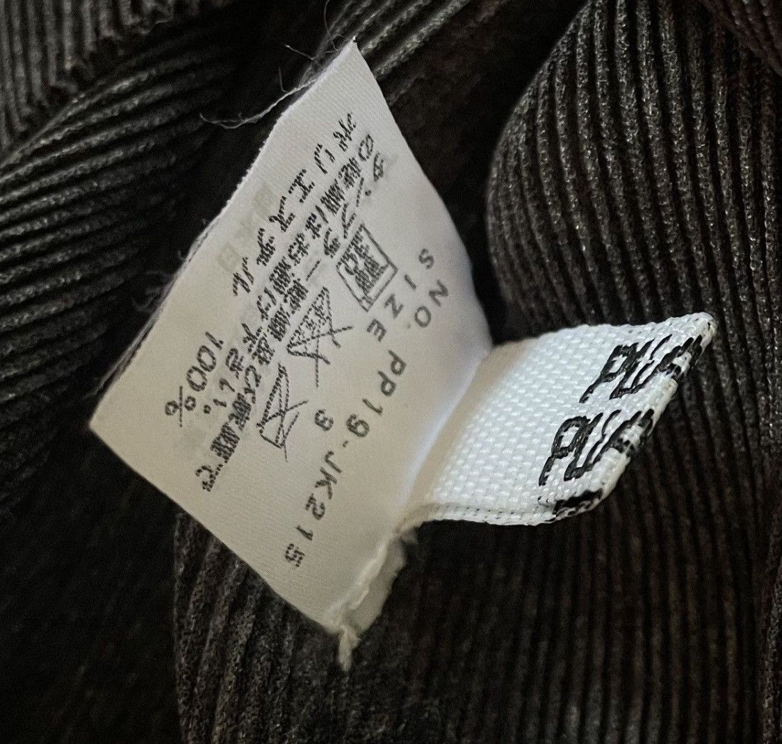 Pleats Please Issey Miyake TAX FREE 🇺🇸 issey miyake pleats please dark grey mockneck Size S / US 4 / IT 40 - 2 Thumbnail