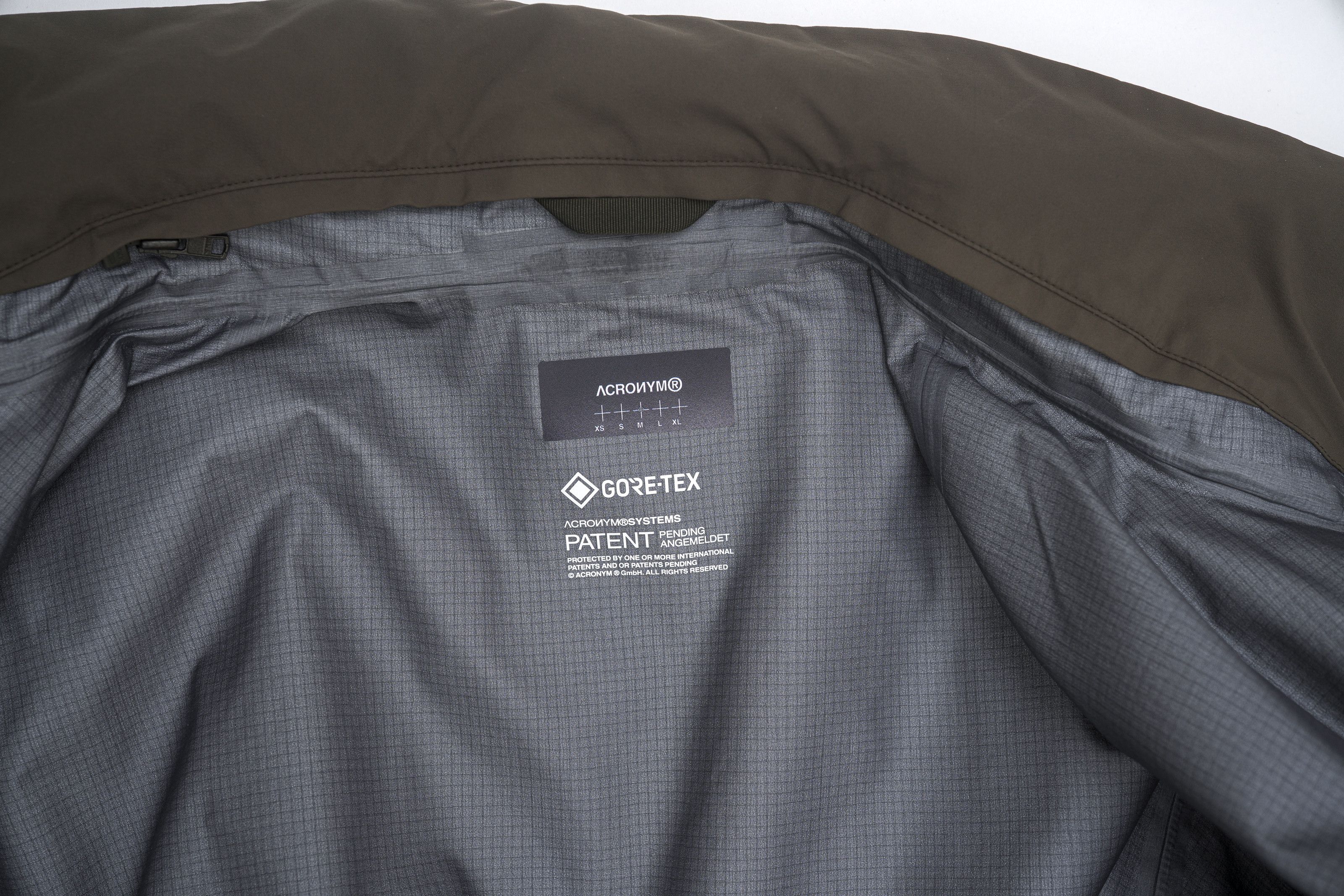 Acronym Acronym J101-GT GORE-TEX Jacket White/RAF Green M Size US S / EU 44-46 / 1 - 7 Thumbnail