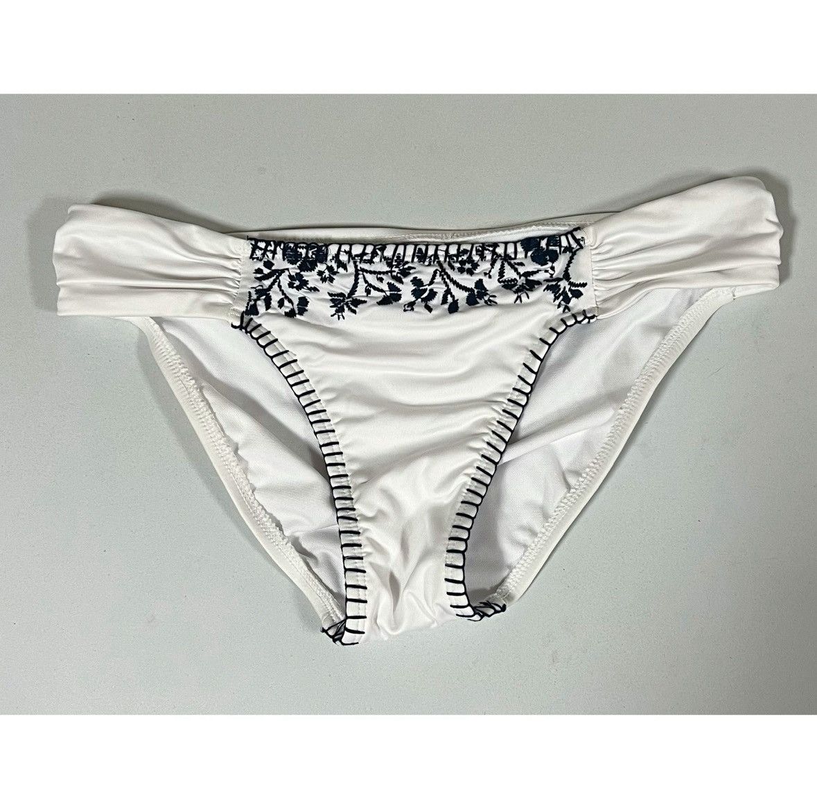 Lucky Brand White Navy Blue Floral Bikini Bottoms Size S 🤍✨